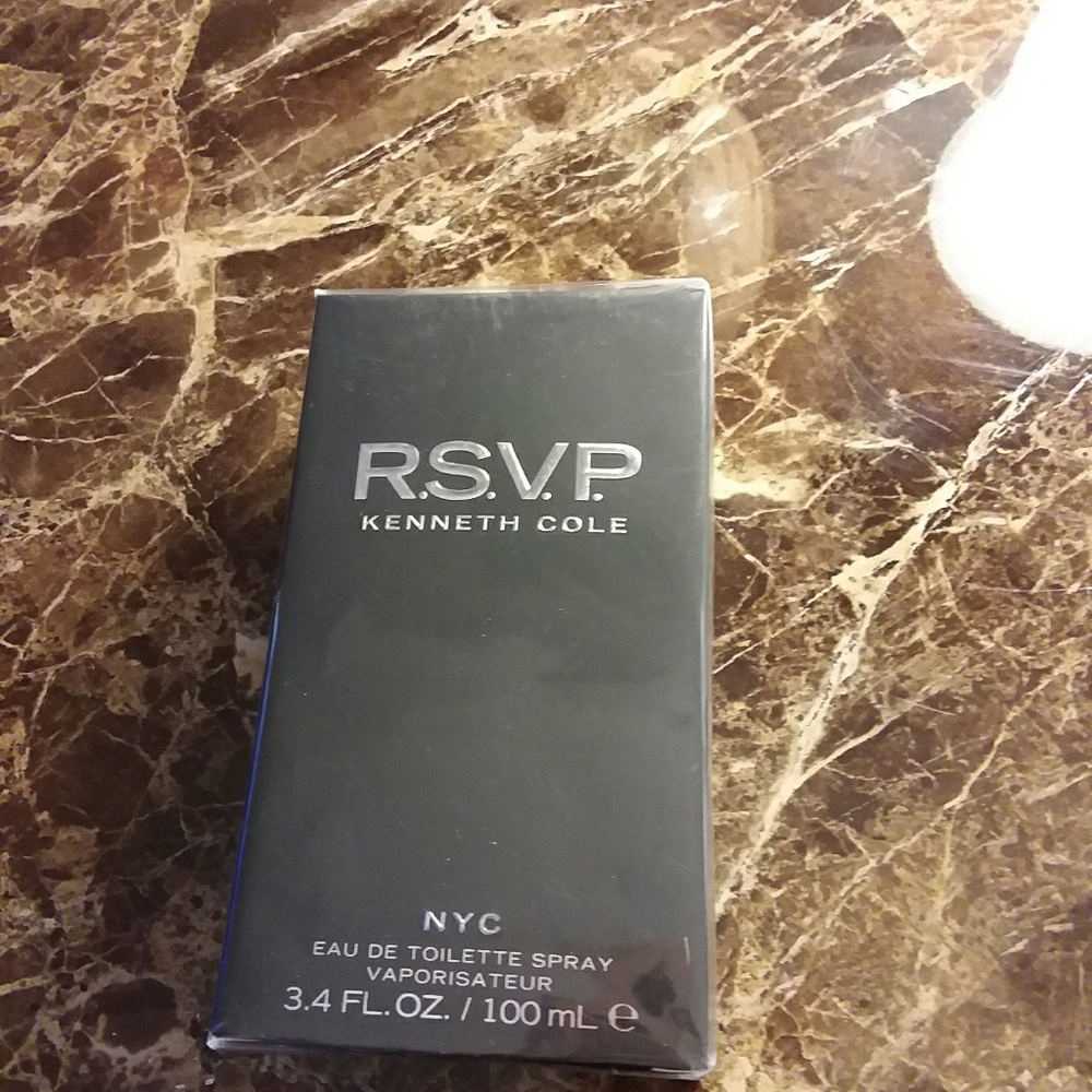 Kenneth Cole RSVP New in plastic